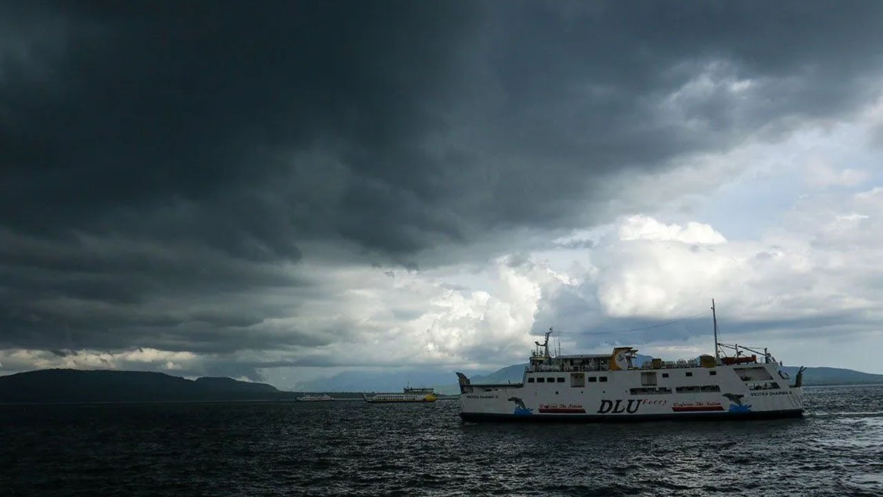 BMKG Peringatkan Gelombang Tinggi Dipicu Bibit Siklon Tropis 93S